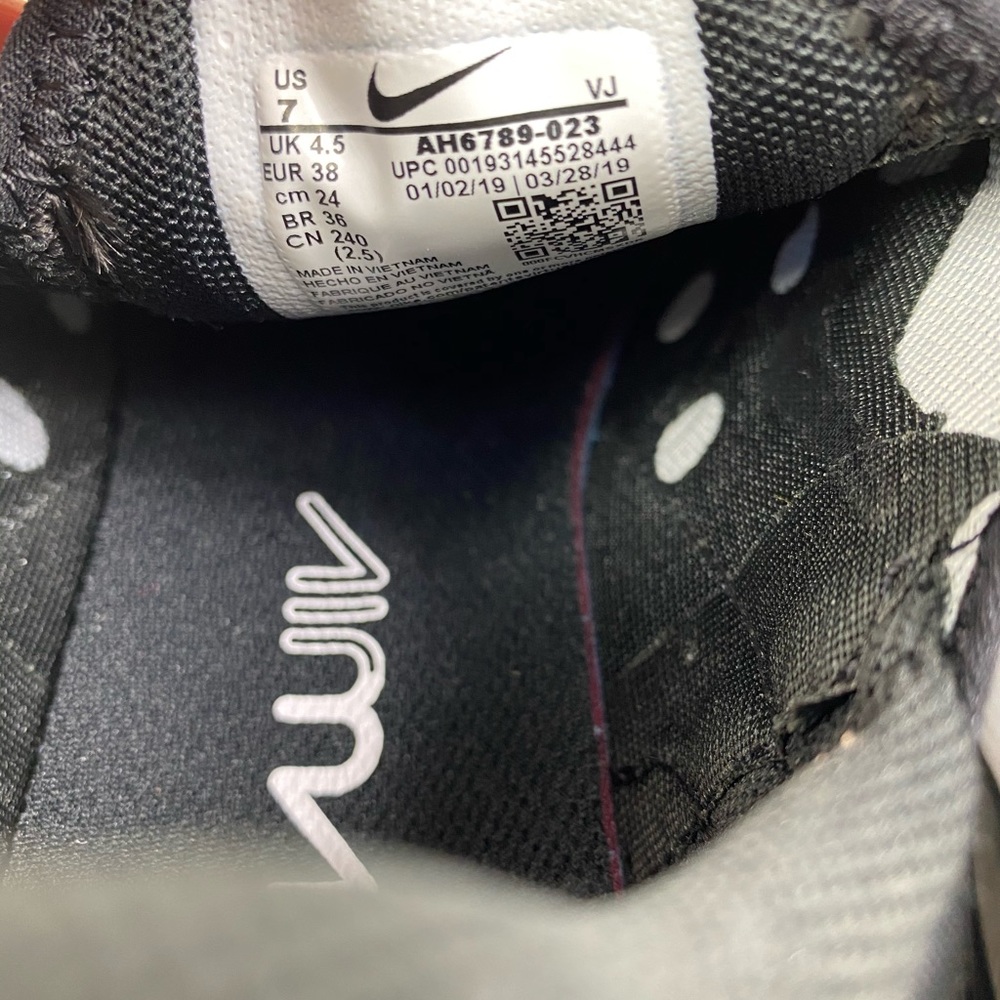 Nike Air Max 270 Running Shoe Women's Size 7 - Picture 8 of 8